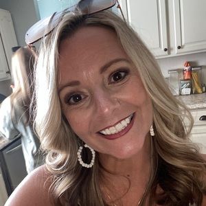 Meet your Posher, Danielle s.